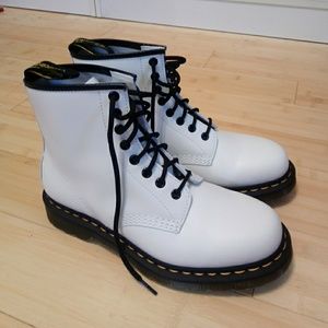 MATTE WHITE DR. MARTENS